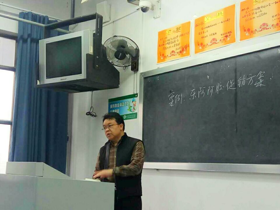 尊龙凯时人生就是搏机器公司领导为高校学生授课