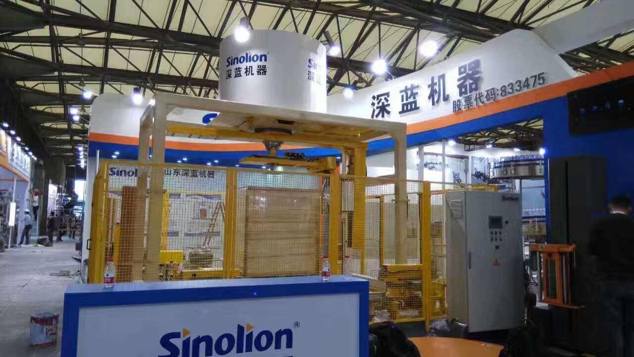 国内首台+自动加护角+顶部断膜缠绕包装机，匠心品质，尊龙凯时人生就是搏智造。