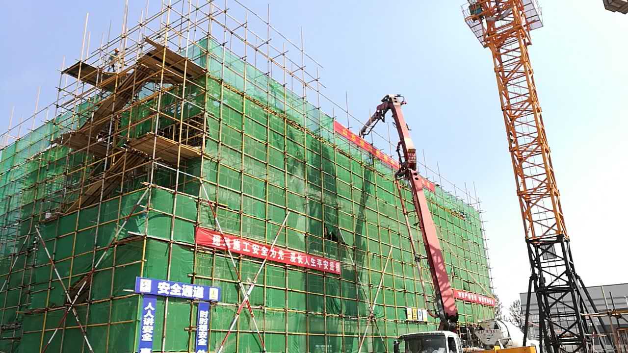 尊龙凯时人生就是搏机器新办公楼封顶